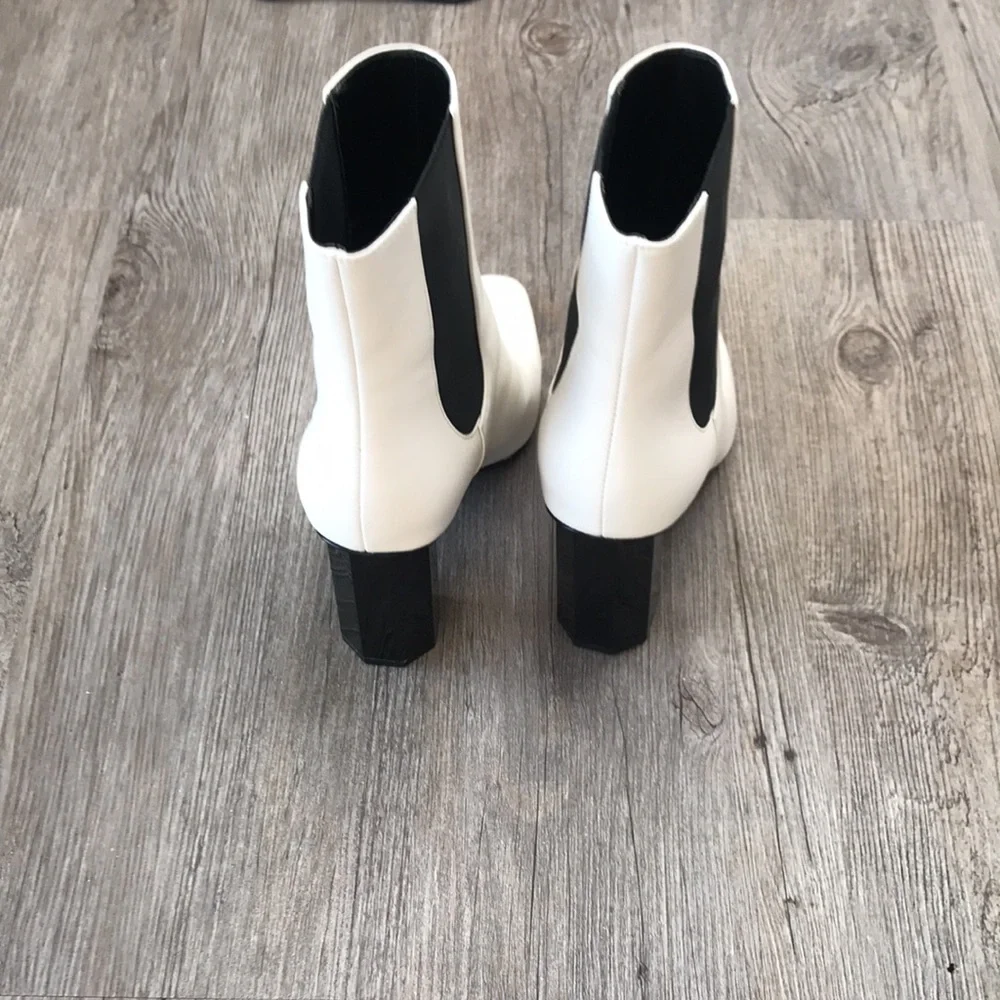 Donald Pliner Laila White Leather Pull On Heel Ankle Boots Size 6M - Picture 3 of 10